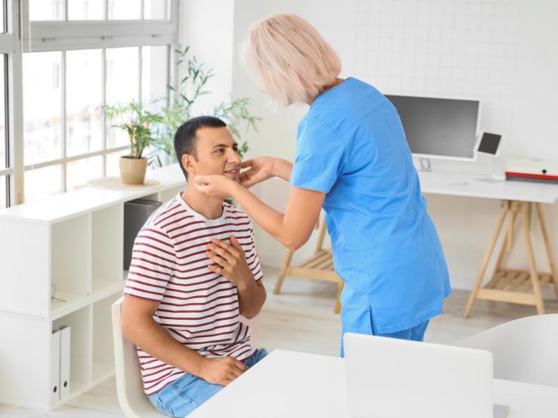 Consulta com Endocrinologista: Quando Procurar e o Que Esperar da Avaliação